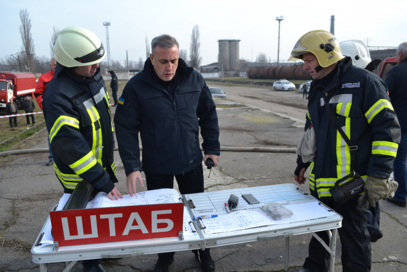 В Одесі загорілися склади на залізничній станції